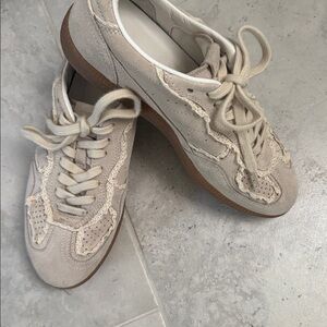 Alohas Lace Sneakers